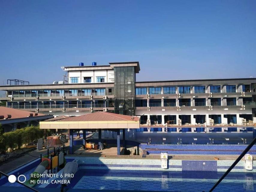 Excel River View Yangon Luaran gambar