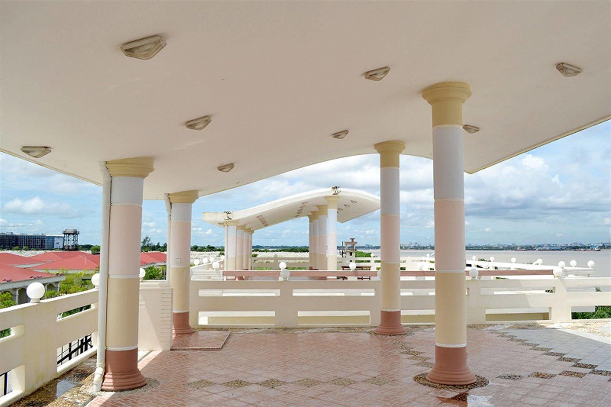 Excel River View Yangon Luaran gambar