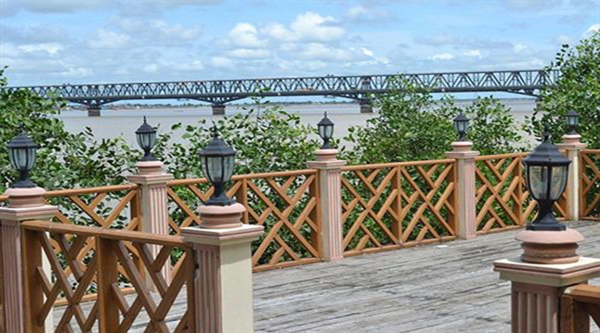 Excel River View Yangon Luaran gambar